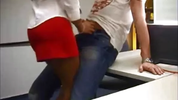 انها وشم و فيلم جنس قديم عاهرة منقار